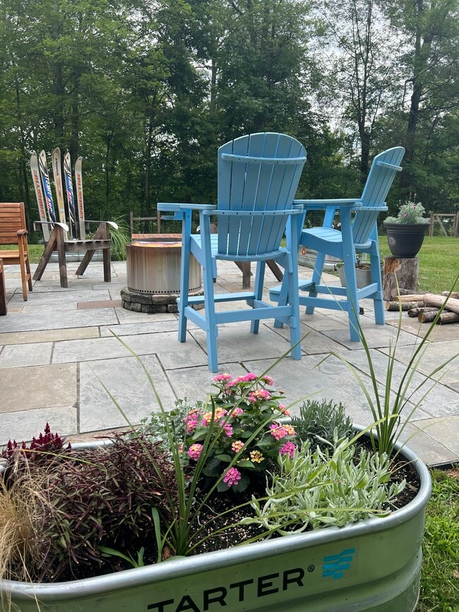 Building Photo - 16 Gibbons Ln