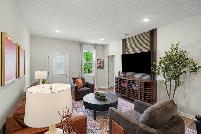 Building Photo - Spacious New 2BR/2BA Duplex Outside Of Cincinnati