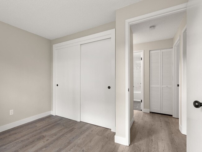 Building Photo - Single-family 3 bedroom home available for...