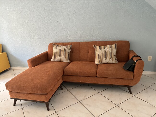 Building Photo - 1123 W 39th Ter