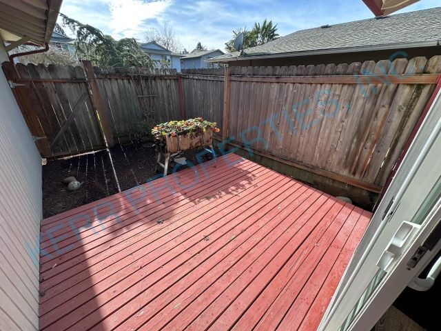 Building Photo - FREE RENT! Charming 3-Bed Oasis with 2 Full Baths in Gresham – Perfectly Cozy at 1088 Sq Ft!