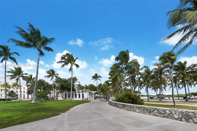 Building Photo - 465 Ocean Dr