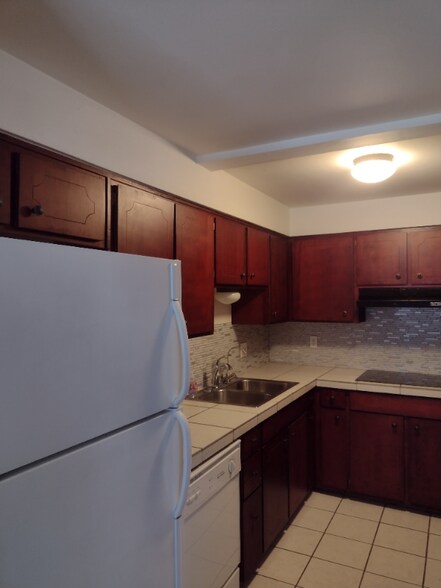 Building Photo - 1031 N Holly Ave