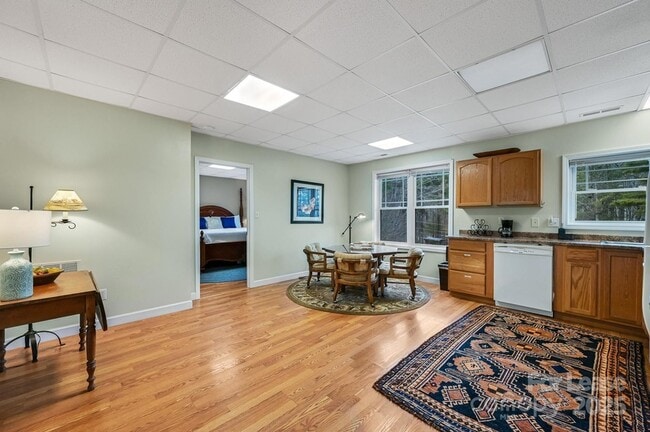 Building Photo - 24 Lamplighter Ln