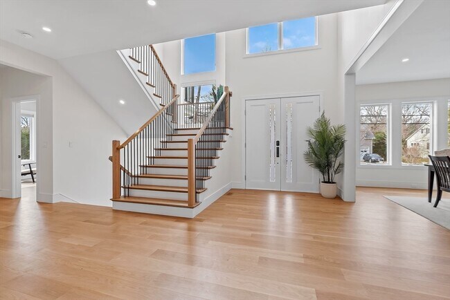 Building Photo - 5 Colonial Rd