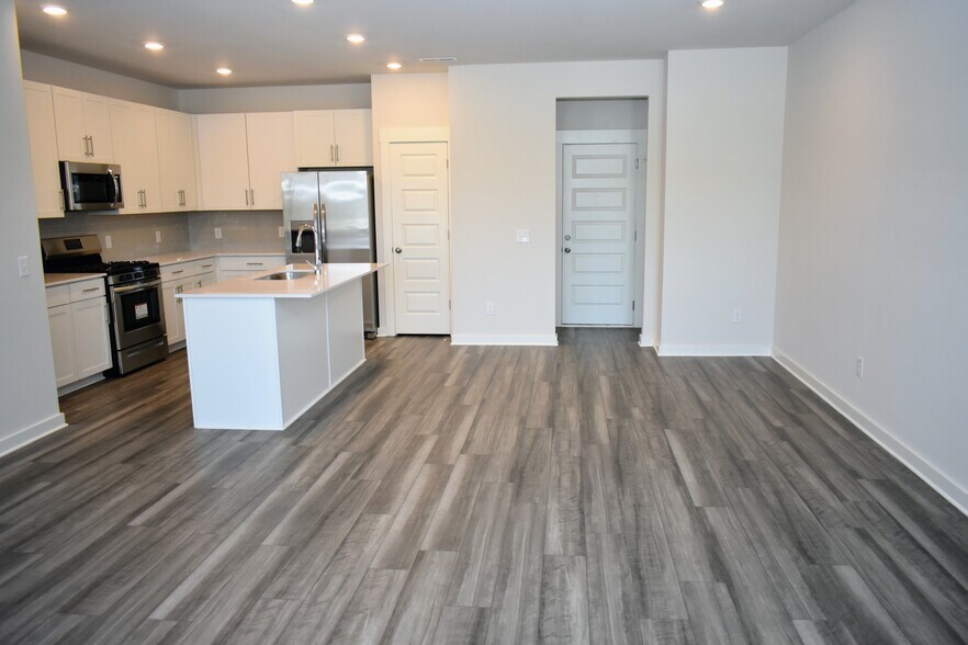 Building Photo - 2606 Comanche Ct