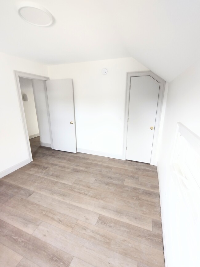 Building Photo - 159 Whitlock St
