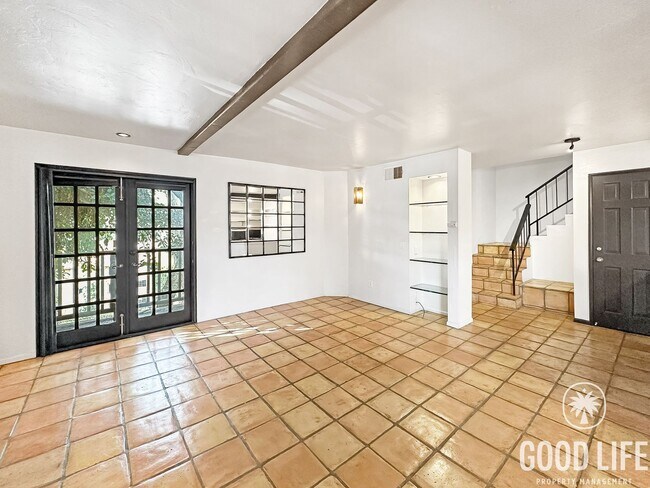 Building Photo - Stunning 2B/2.5BA Townhouse w/ W/D, Private Balconies & Pool!