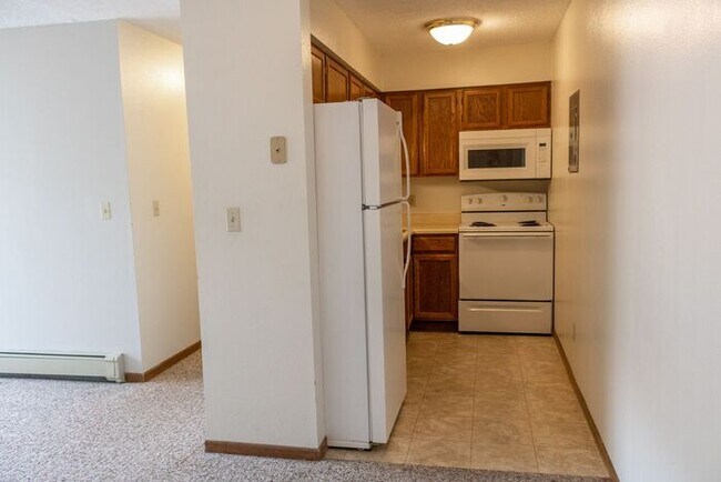 Building Photo - $1,195 | 2 Bedroom, 1 Bathroom Condo | Cat...