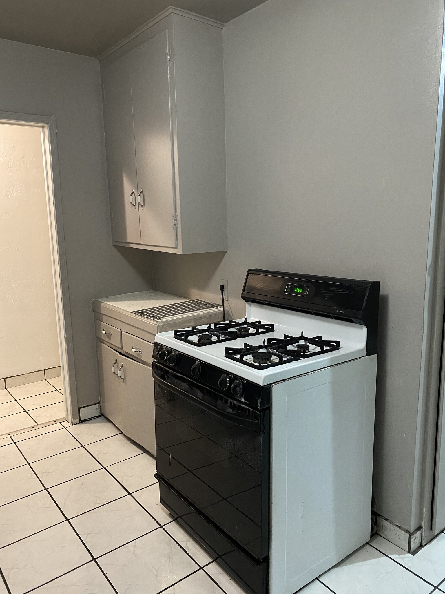 Building Photo - 2220 Gale Ave