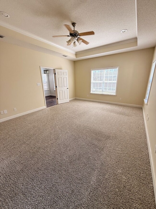 Building Photo - 2409 Riverside Dr