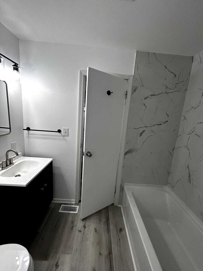 Building Photo - 344 Emery Ave