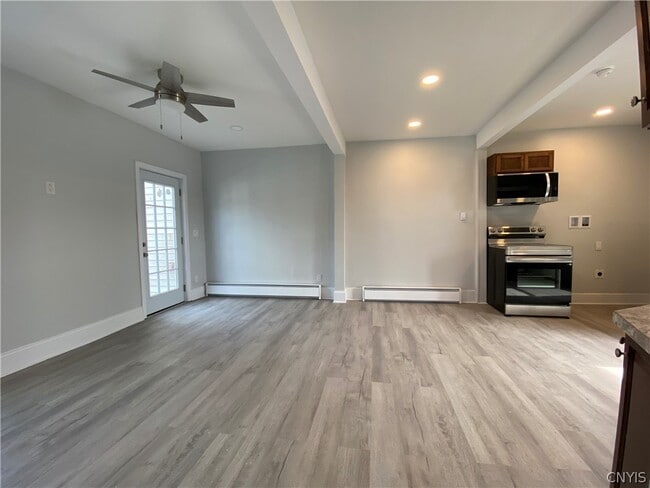 Building Photo - 123 Barlow St