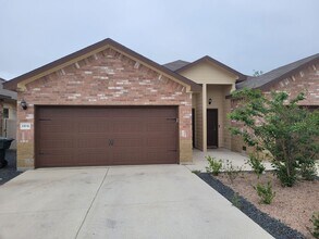 Building Photo - 3BD 2BA Seguin