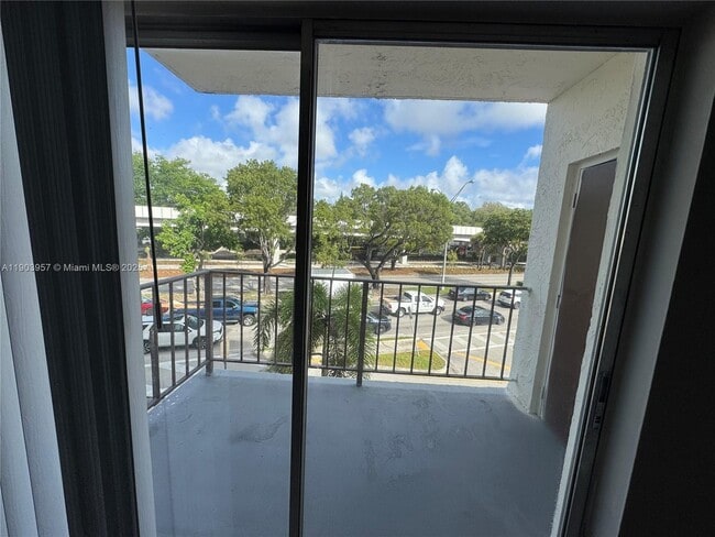 Building Photo - 3300 S Dixie Hwy