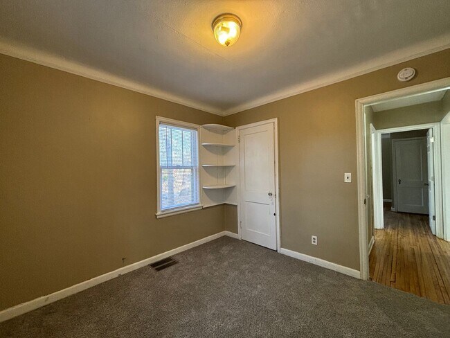 Building Photo - 4 bedroom, 2 bathroom home in the peaceful community of Mahtomedi access to White Bear Lake