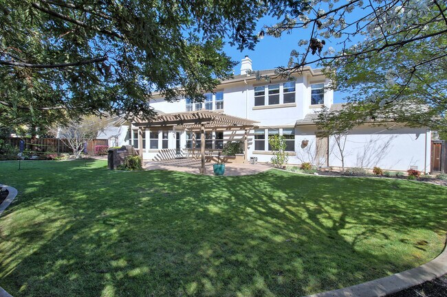 Building Photo - Beautiful 5BD/5BA Livermore Home with Huge Bonus Room and Full Downstairs Bedroom Suite!