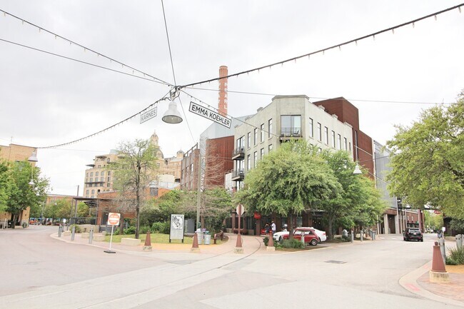 Building Photo - Downtown 3 bedroom 2 bath gorgeous remodel