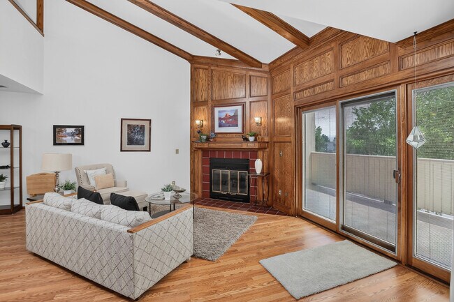 Building Photo - 2938 Kalmia Ave