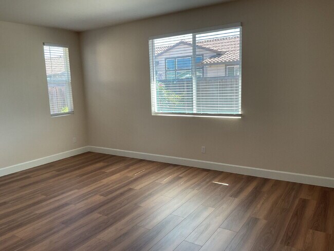 Building Photo - 644 Albany St