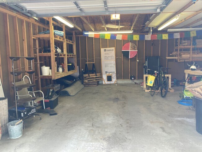 Building Photo - 2321 Quincy St NE