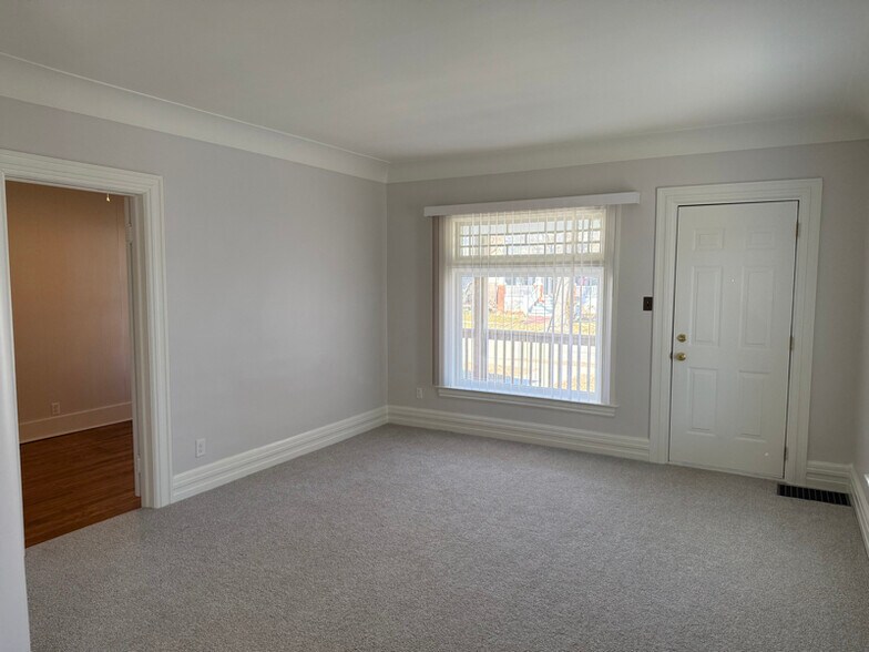 Building Photo - 139 Gallup St