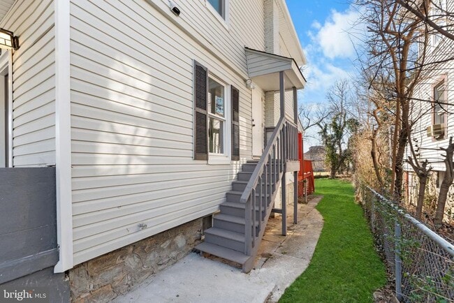 Building Photo - 509 McCabe Ave