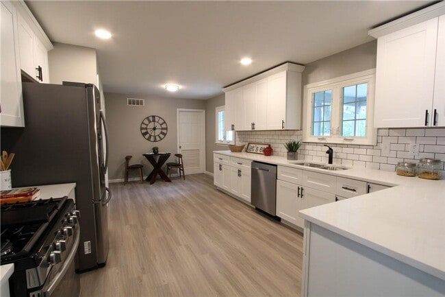 Building Photo - For Rent fully renovated 3BD 2BA Ranch home in Carmel, IN