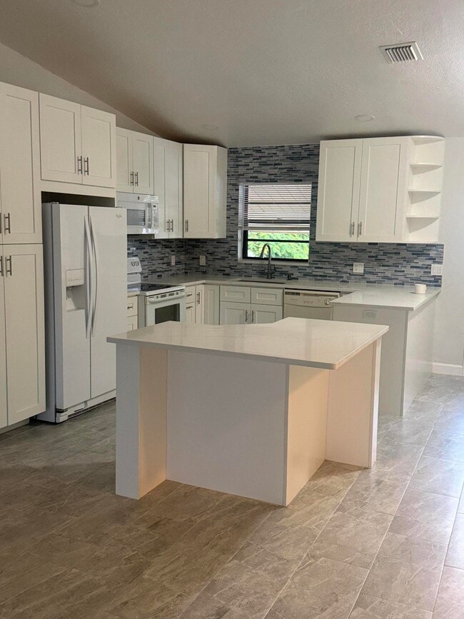 Building Photo - 3011 SE Aster Ln
