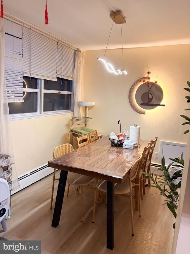 Building Photo - 2B1B unit in Radnor House