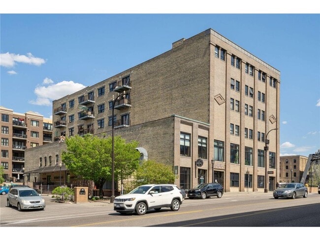 Building Photo - 404 N Washington Ave