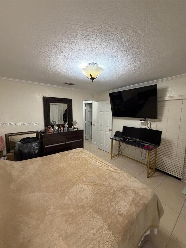 Building Photo - 6246 SW 136th Ct