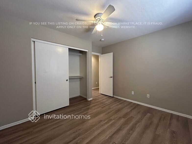 Building Photo - 2122 S 114th Ave