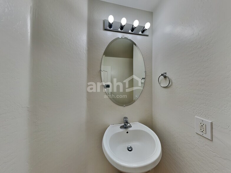 Building Photo - 8506 W Miami St