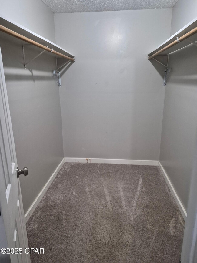 Building Photo - 145 Escanaba Ave