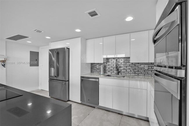 Building Photo - 7135 Collins Ave