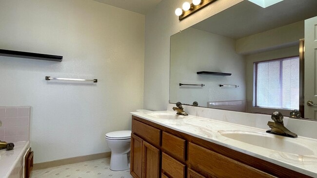Building Photo - 1124 Calle Almaden