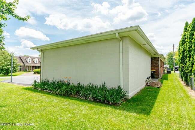 Building Photo - 4305 Darbrook Rd