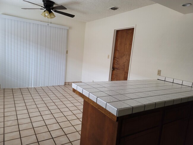 Building Photo - 930 N Indiana St