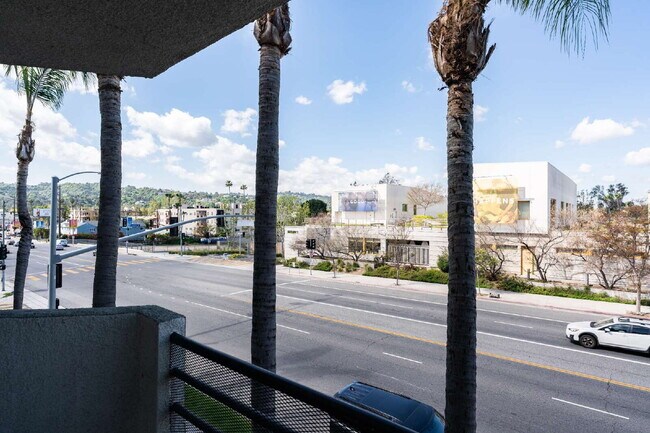 Building Photo - Smartly Designed 2-Bedroom Apartment in Prime Studio City Location