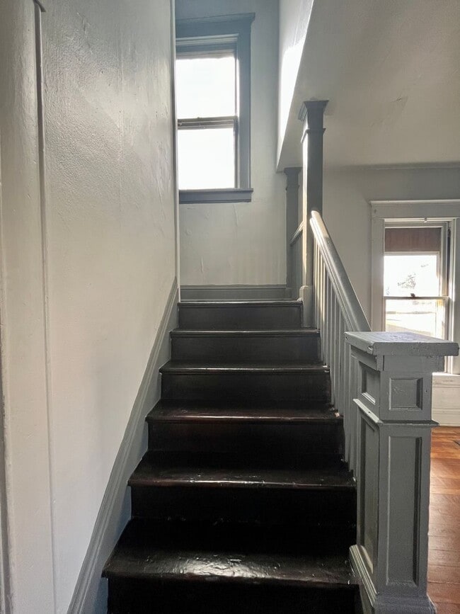 Building Photo - 3 bedroom / 2 bath home!