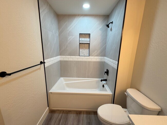 Building Photo - Brand New Hayden Townhome