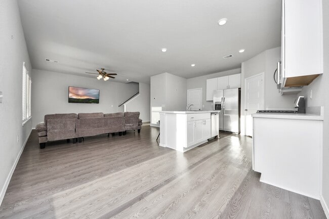 Building Photo - 21738 Rustic River Ranch Ave