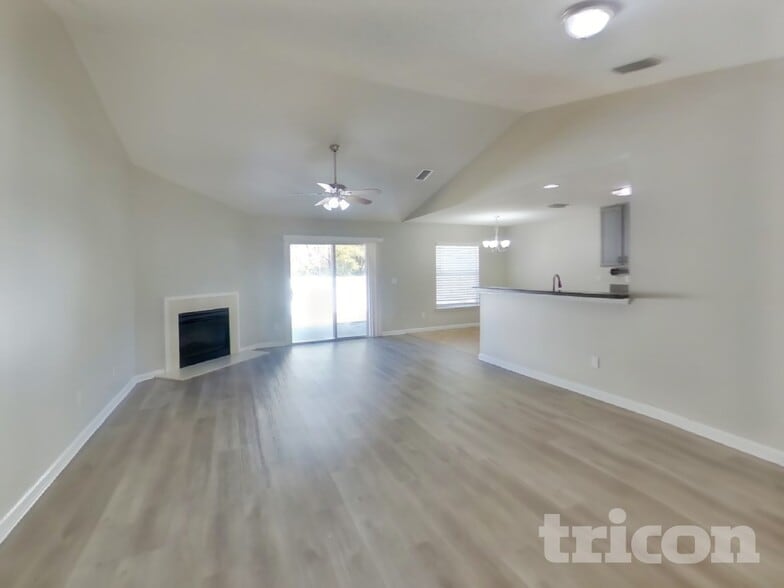 Building Photo - 6669 Southern Oaks Dr