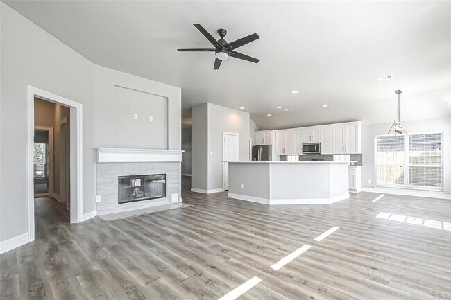 Building Photo - 6215 Suncrest Ct