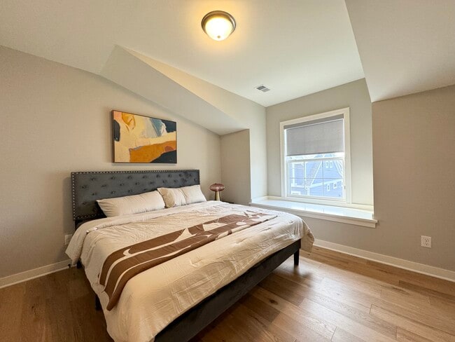 Building Photo - 717 Corbin Terrace