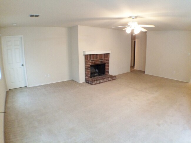 Building Photo - Fully Updated Mesquite Home with New HVAC, New Carpet & Nearby Park!