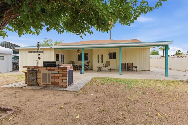 Building Photo - 1301 W Montoya Ln