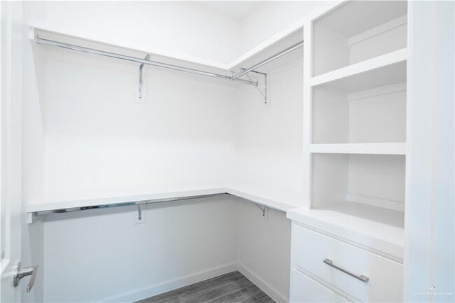 Building Photo - 28 Dragonfly St