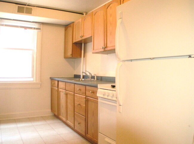 Building Photo - Junior Two Bedroom (Two bedrooms, no dedic...